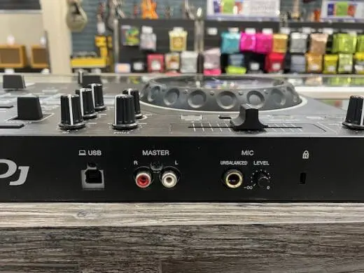 Pioneer DJ - DDJ-REV1 2